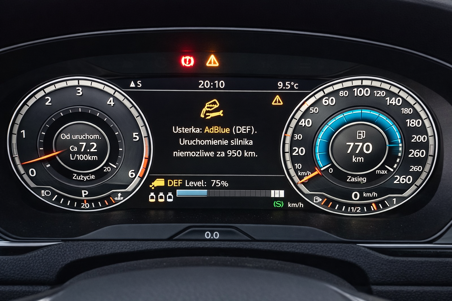 Cyfrowa deska rozdzielcza ciężarówki z komunikatem o usterce AdBlue i ograniczeniu uruchomienia silnika.