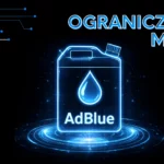 Grafika przedstawiająca kanister AdBlue z symbolem kropli oraz napis „Ograniczenie mocy”, symbolizująca problem systemu SCR w ciężarówce powodujący ograniczenie mocy silnika.