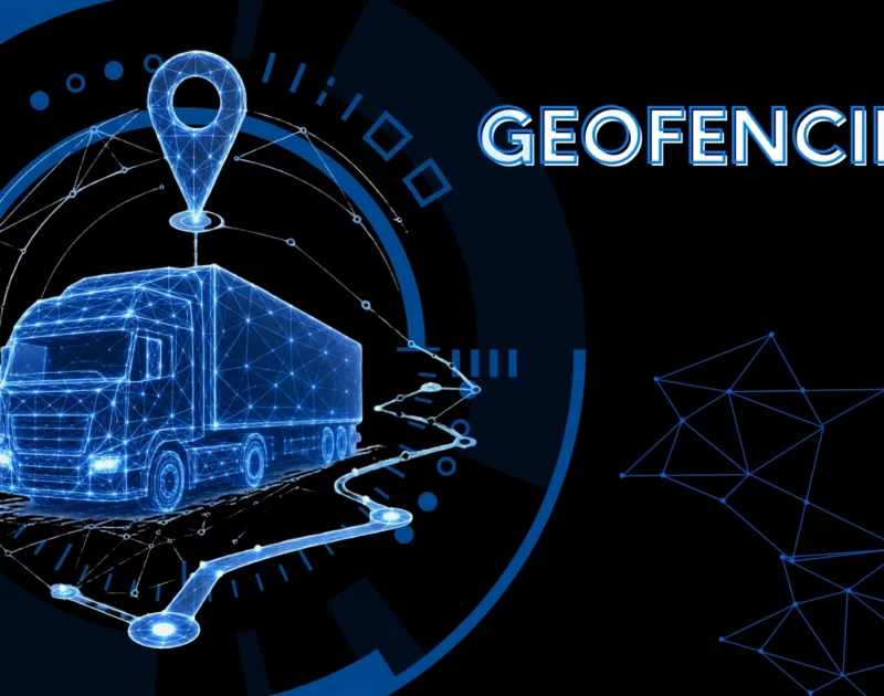 Niebieska, futurystyczna grafika przedstawiająca holograficzną ciężarówkę w obrębie cyfrowej geostrefy, z ikoną lokalizacji, linią trasy oraz napisem „Geofencing” na czarnym tle.